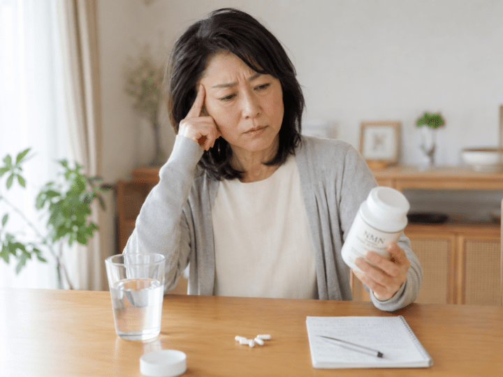 NMNの摂取量に悩んでいる女性